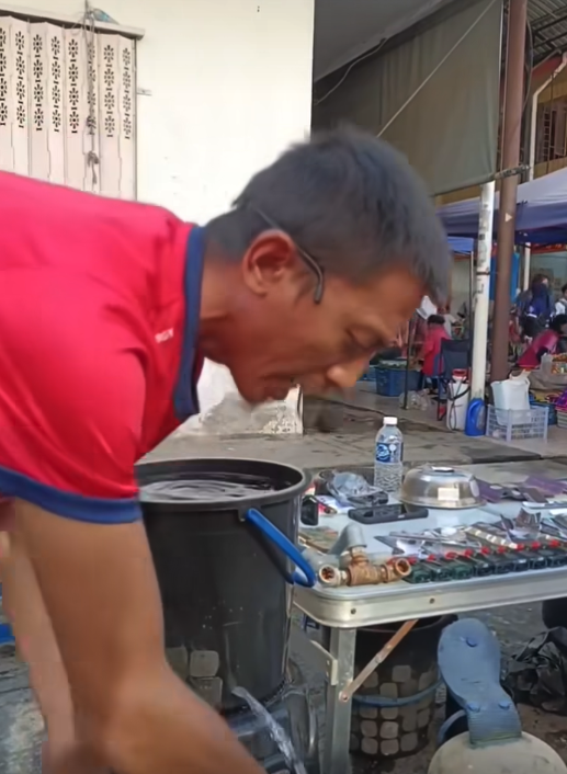 Skill Jualan Luar Biasa Peniaga Ini Di Tamu Papar Buat Netizen Kagum